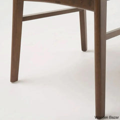 round dining table