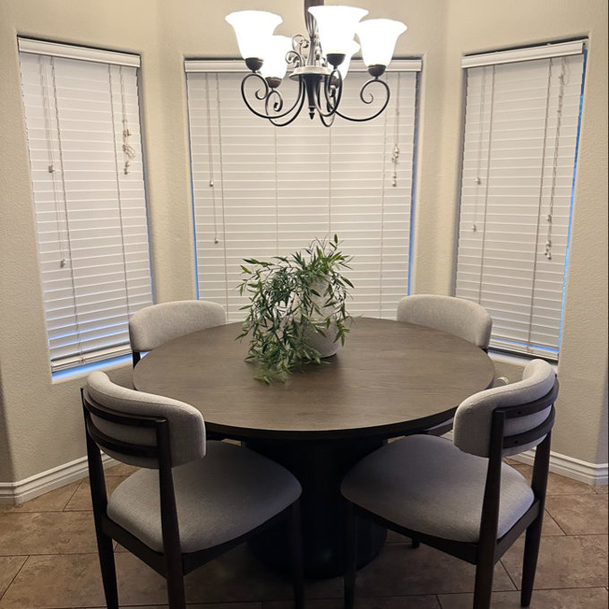 Lixy 4-Piece Modern Dining Set – Round Table