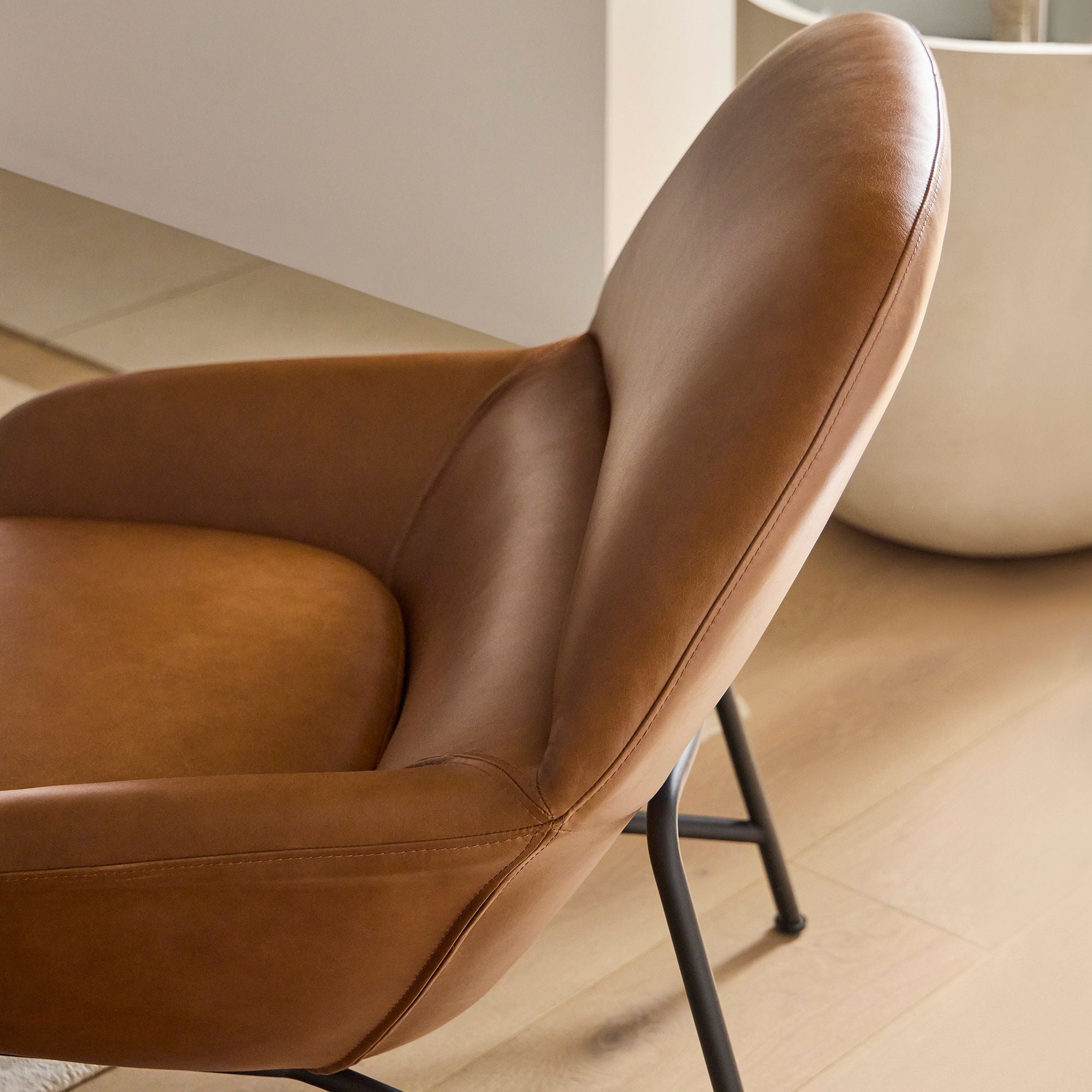 Quilex Mid-Century Leather Chair - Wooden Bazar