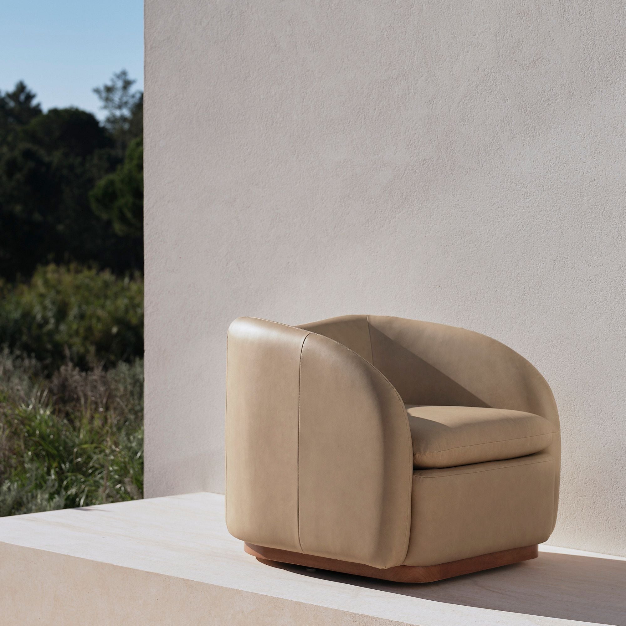 Kazuin Swivel Leather Chair - Wooden bazar