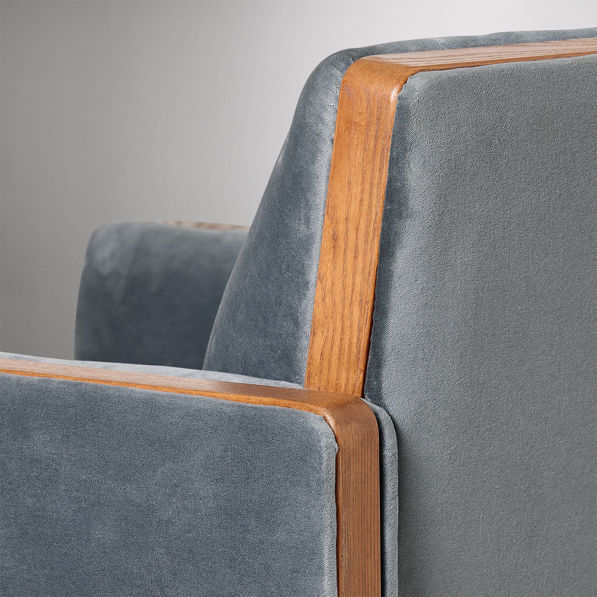 Rebbi Club Chair - Wooden bazar