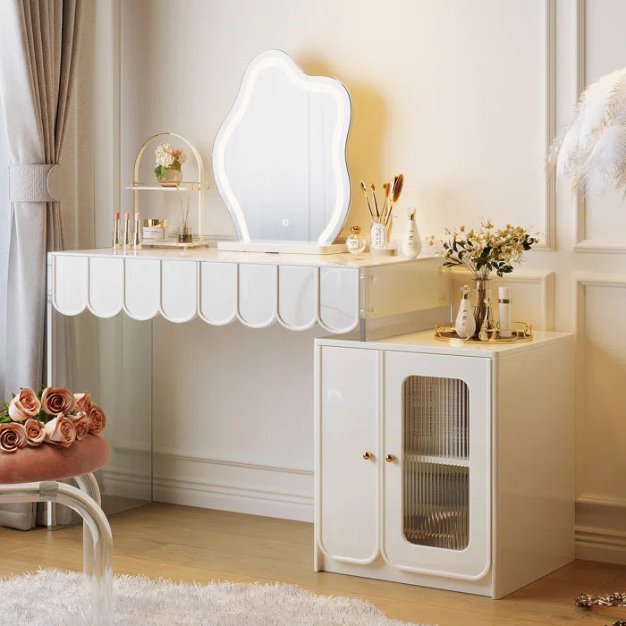 Dressing Table With Miror
