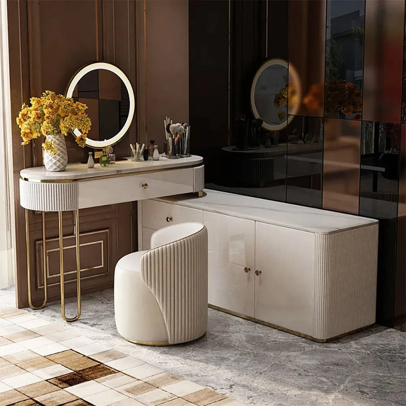 Make-up table, in classic style | IDFdesign